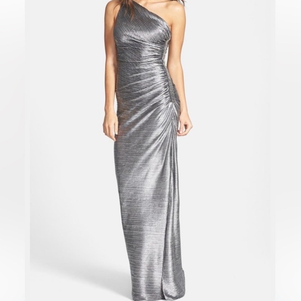 Embellished Metallic Foil One Shoulder Gown
by Laundry by Shelli Segal sz 10